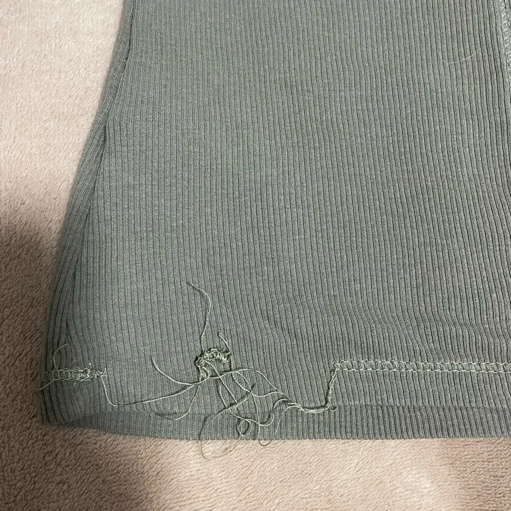 Style Addict Ribbed Green Tank Basic - Picture 3 of 5